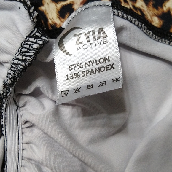 Zyia leapard print Scrunchy Hi rise 7/8 light and lux 24" 14 / 16 leggings - Picture 10 of 11